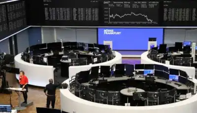 Image for Retailers lift European stocks but growth worries persist