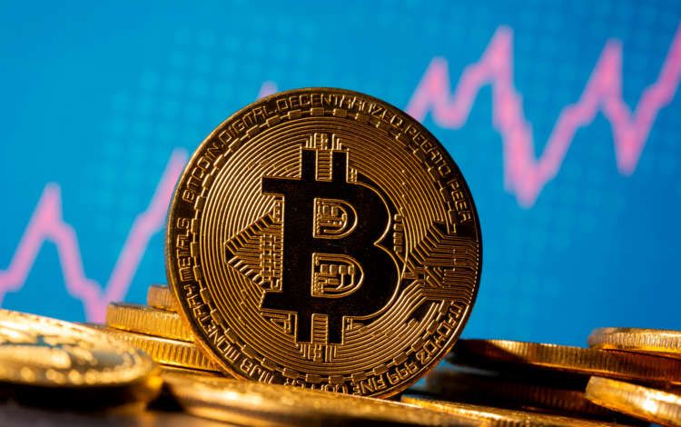 Image for Bitcoin overtakes &#8220;long tech&#8221; as most crowded trade &#8211; BofA fund manager survey