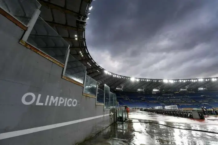 Image for Soccer-Italy bars travelling England fans from Rome stadium