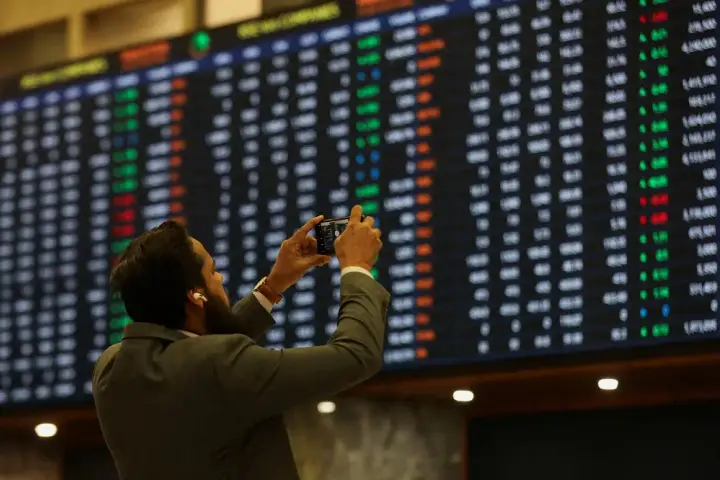 Image for Dollar stays resilient, Asia shares wobble