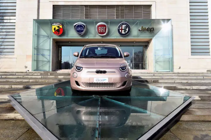 Image for &#8216;No dinosaur&#8217; &#8211; Carmaker Stellantis steps up electric ambitions