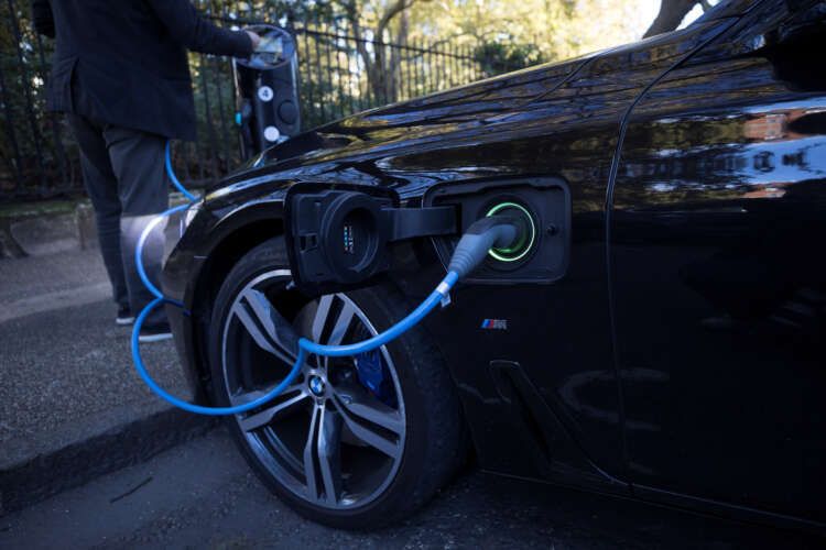 Image for UK in talks with 6 firms about building gigafactories for EV batteries &#8211; FT