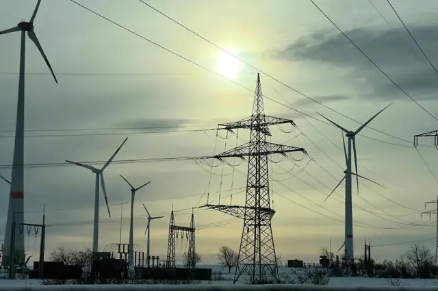 Image for German cabinet approves $1.4 billion subsidy to cut 2025 power network fees