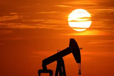 Image for US tariff threat limits oil prices