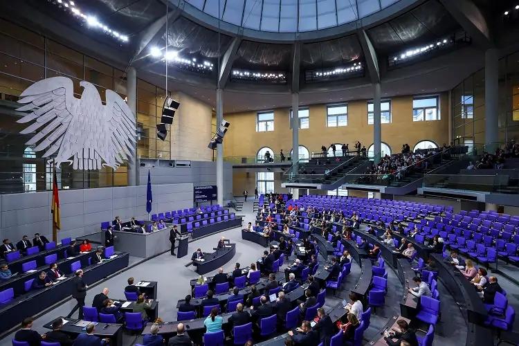 Image for Scholz calls for cool heads to pull Germany out of political crisis