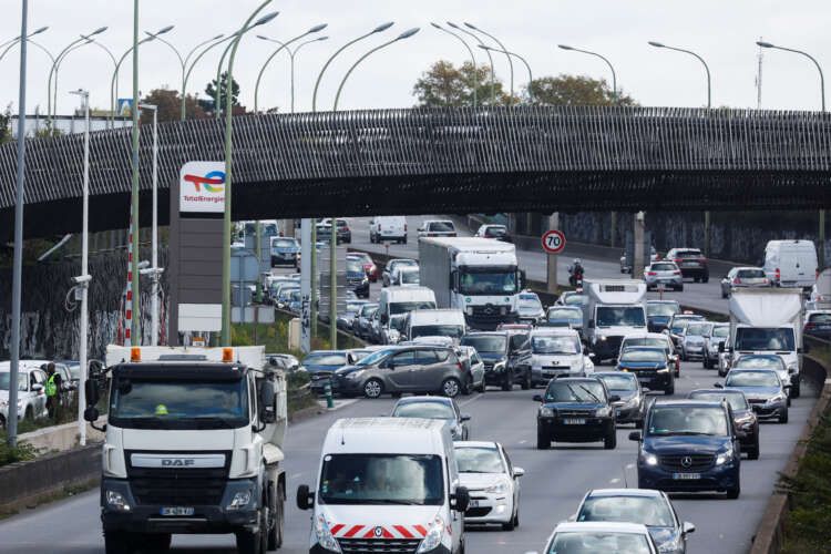 Image for EU approves law to end sales of new CO2-emitting cars by 2035