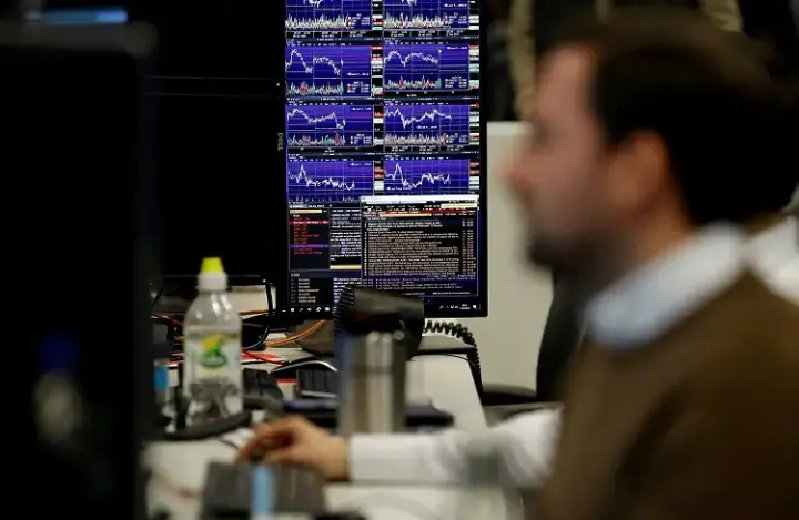 Image for UK midcap shares dragged lower by CMC Markets