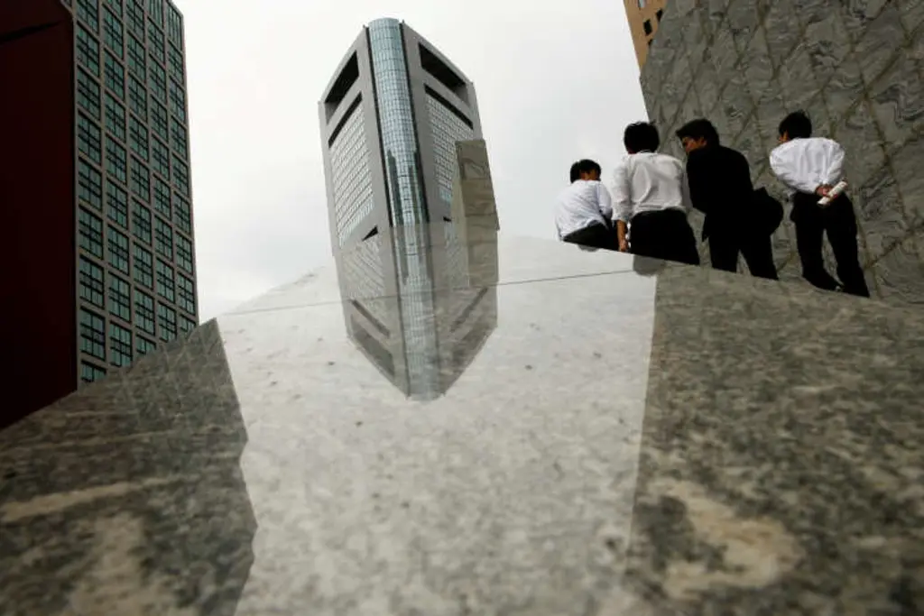 Image for Japan’s service sector activity contracts for 17th month as pick-up stalls