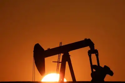 Image for Oil rises for third day on US fuel stocks draw, worries about Russia disruptions