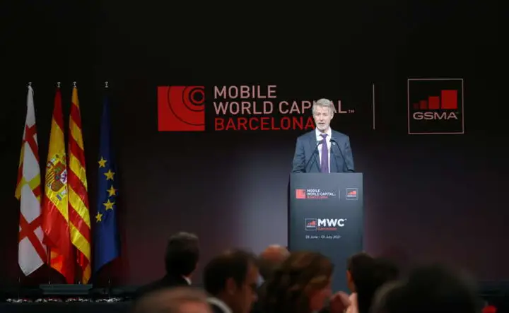 Image for Thousands descend on Barcelona for reboot of MWC mobile tech show