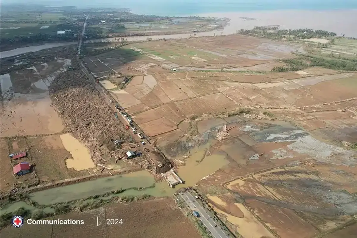 Image for Philippines urges residents to flee as super typhoon Man-Yi strengthens on approach