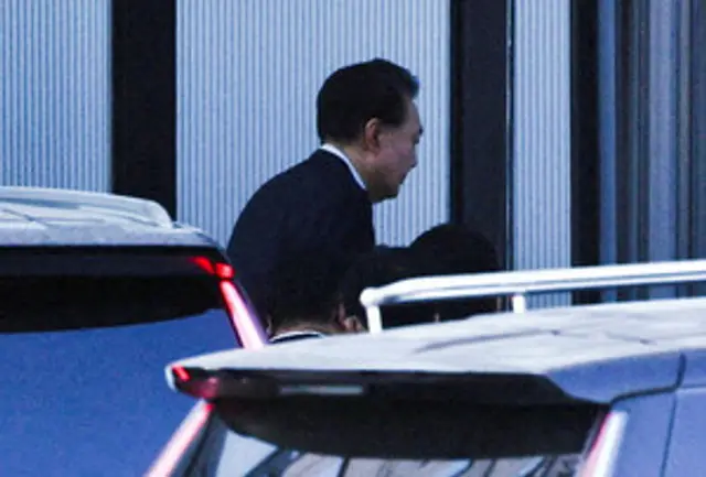 Image for South Korea's President Yoon to attend court hearing on extending detention