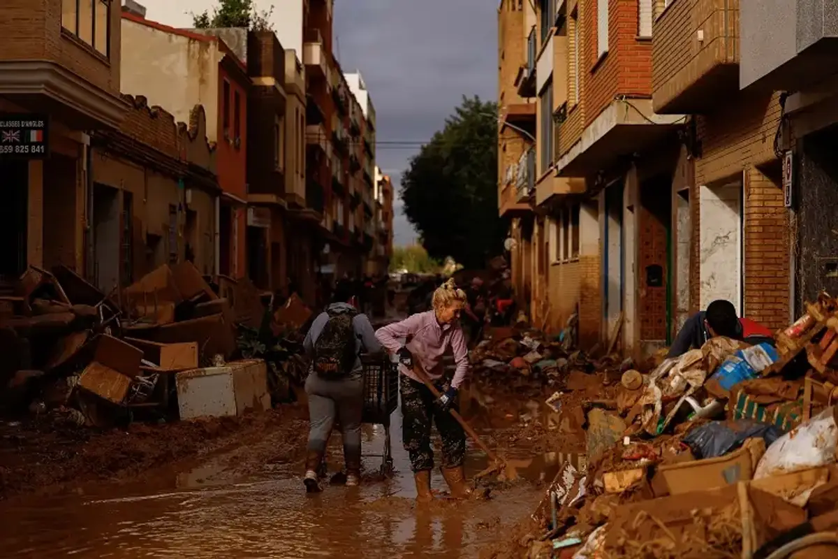 Image for Spain deploys 7,500 troops to flood zone where anger rises at slow help