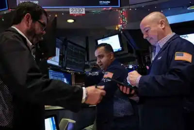Image for Stocks fall, Treasury yields rise upon final 2022 trading day