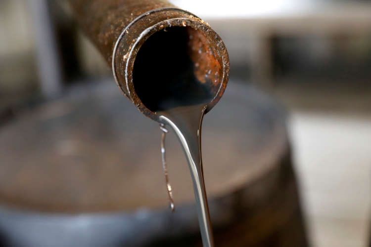 Image for Oil rise on hopes of U.S. stimulus, crude stocks drawdown