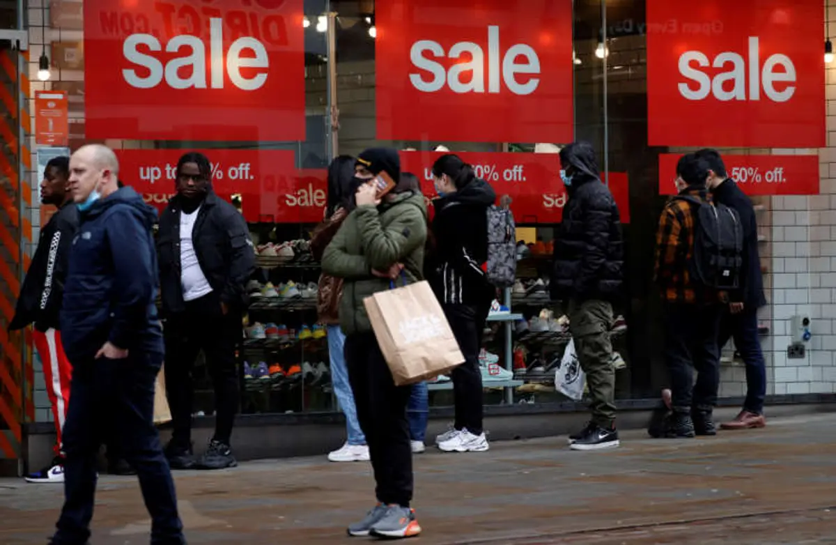 Image for Muted recovery for UK retailers in December ends worst year on record