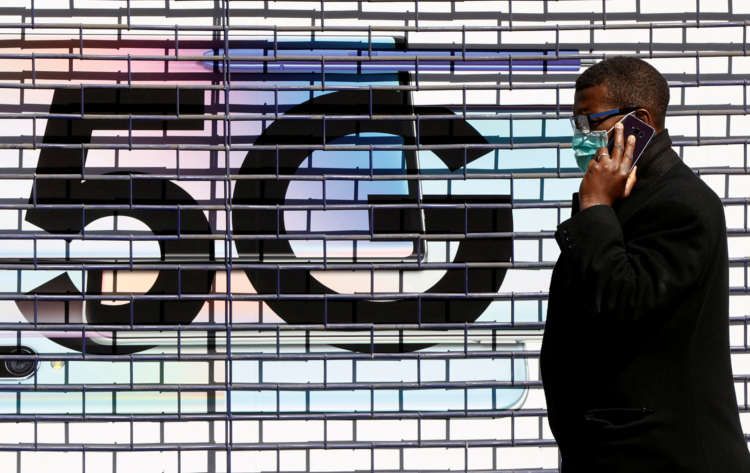 Image for Britain auctions mobile spectrum for 1.36 billion pounds