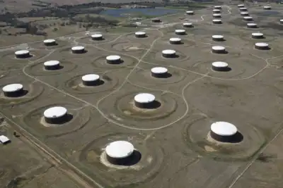 Image for Oil jumps but set for weekly loss on Iran nuclear talks