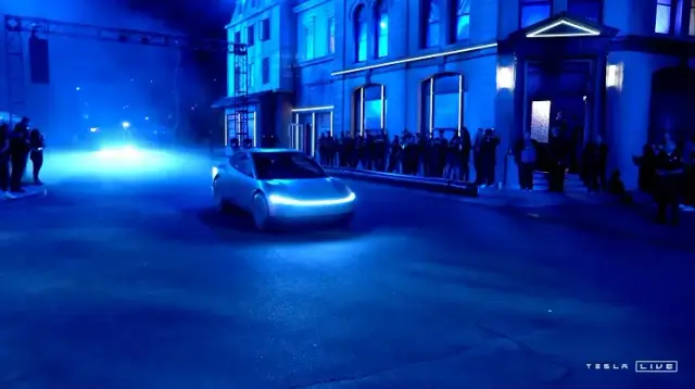Image for Tesla’s sporty, two-seater robotaxi design puzzles experts