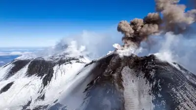 Image for Night-time excursions on Italy's Etna volcano spark safety concerns