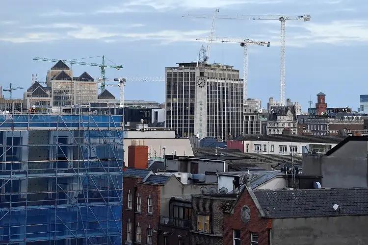 Image for S&P revises Ireland’s outlook on Apple back-tax boost; Fitch affirms ratings