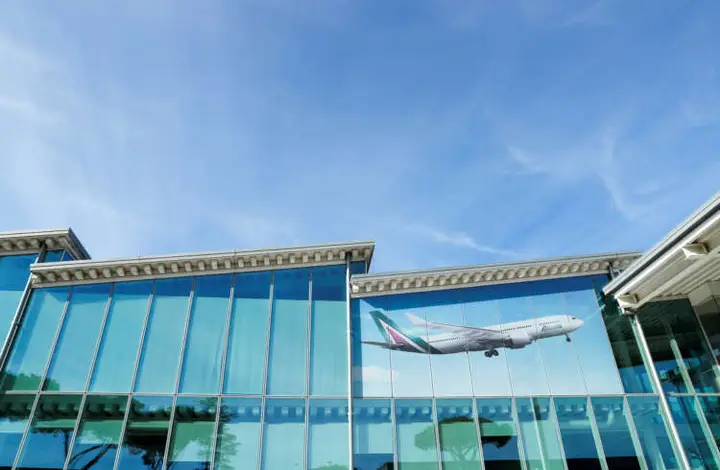 Image for Relaunching in a crisis, Alitalia scales back at home