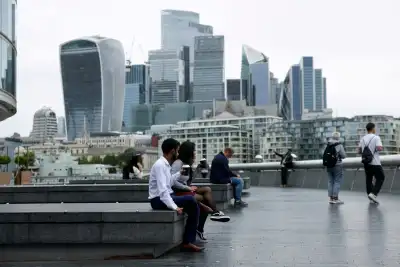 Image for UK economy contracts in September in blow to Reeves’ growth push